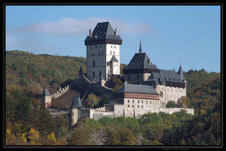Hrad Karlštejn založený Karlem IV. v roce 1348