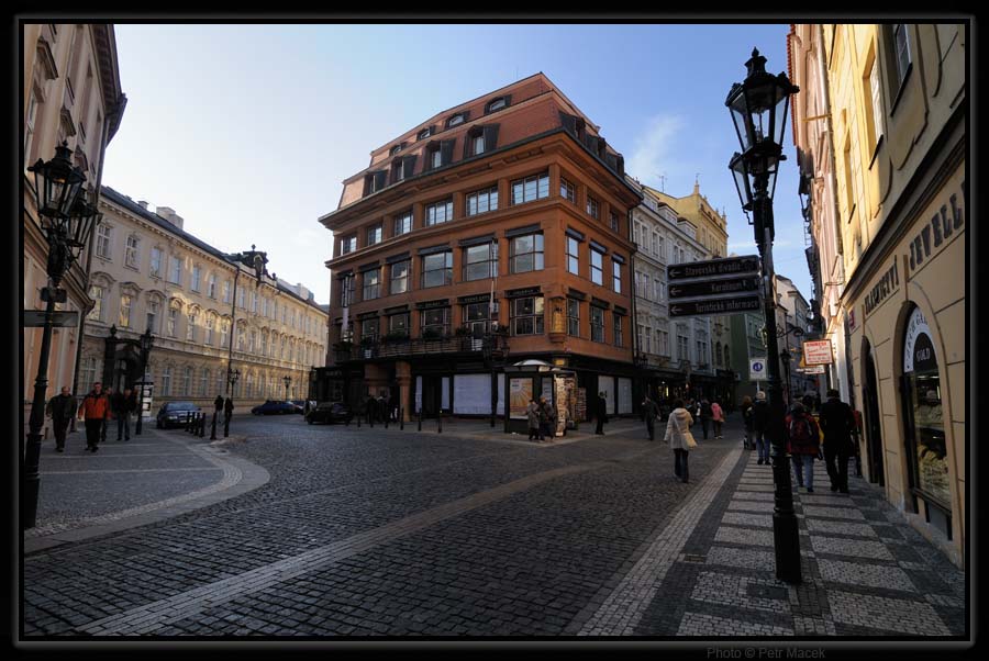 Dům U Černé Matky Boží v kubistickém slohu byl postaven 1911 až 1912 podle projektu architekta Josefa Gočára.